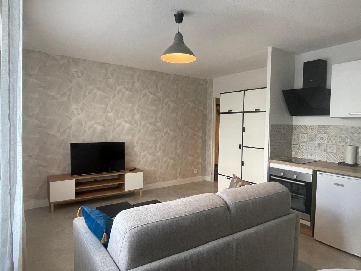 Au Calme Proche Centre-Ville, Studio Renove Avec Equipements Neufs Et Parking Prive Gap Esterno foto
